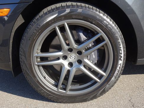 Used 2021 Porsche Macan AWD/4WD image 29