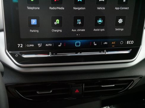 Certified 2024 Volkswagen ID.4 Pro AWD/4WD image 23