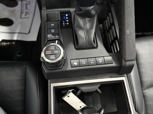 Used 2024 Toyota Tacoma TRD Off-Road w/ TRD Off Road Premium Package AWD/4WD image 20