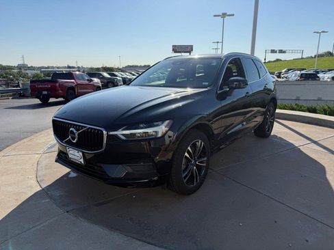 Used 2018 Volvo XC60 T6 Momentum w/ Vision Package AWD/4WD image 11
