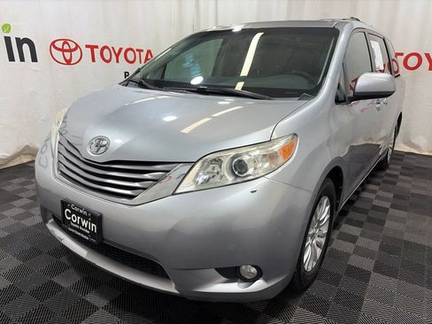 Used 2011 Toyota Sienna XLE w/ XLE Navigation Pkg FWD image 3