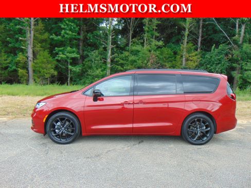 Certified 2025 Chrysler Pacifica Limited FWD image 2