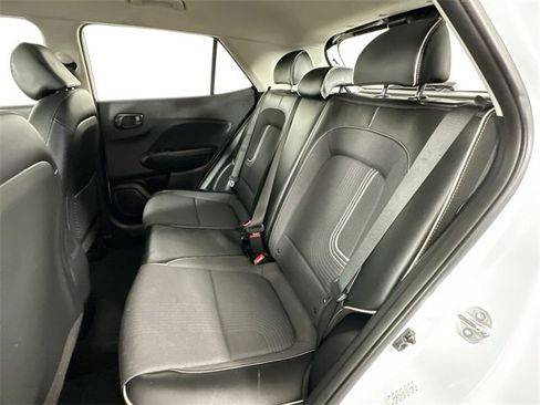 Used 2023 Hyundai Venue Limited image 25
