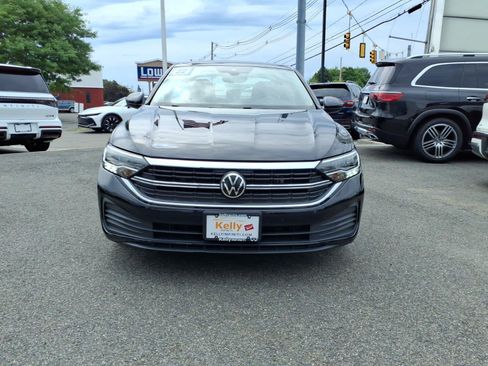 Used 2022 Volkswagen Jetta SE FWD image 2