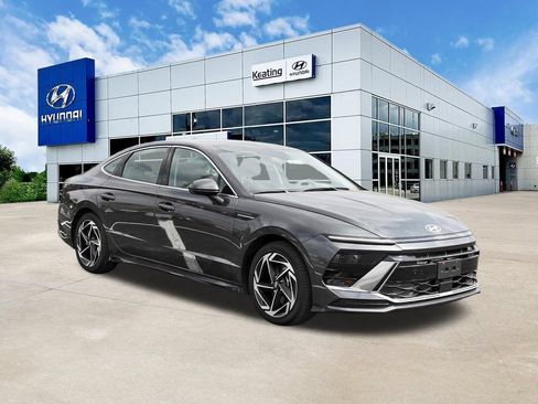 Used 2025 Hyundai Sonata SEL FWD image 3