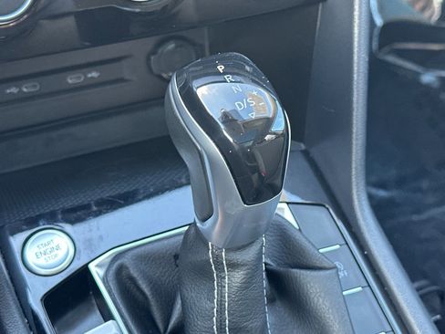 Used 2023 Volkswagen Taos SE w/ Panoramic Sunroof Package image 16