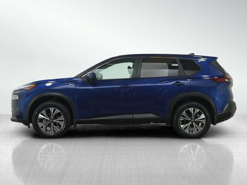 Used 2022 Nissan Rogue SV image 2
