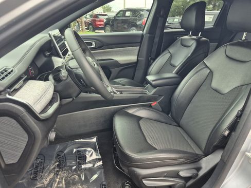 Used 2024 Jeep Compass Latitude AWD/4WD image 22