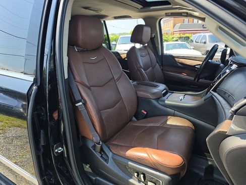 Used 2016 Cadillac Escalade ESV Luxury AWD/4WD image 10
