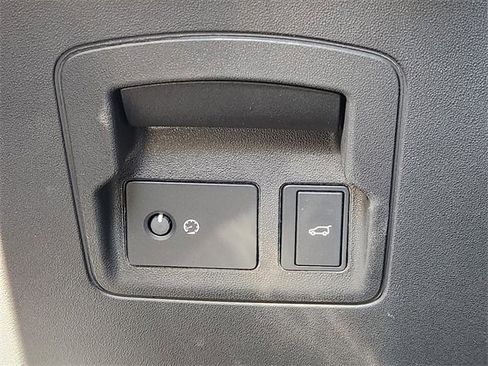 Used 2025 Land Rover Range Rover Velar S image 21