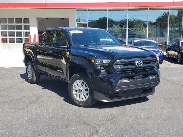 Used 2025 Toyota Tacoma SR5 AWD/4WD image 30