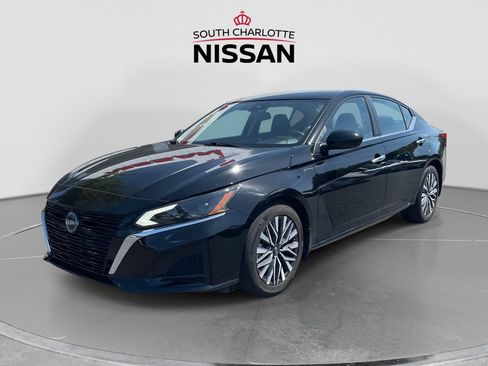 Used 2023 Nissan Altima 2.5 SV FWD image 3