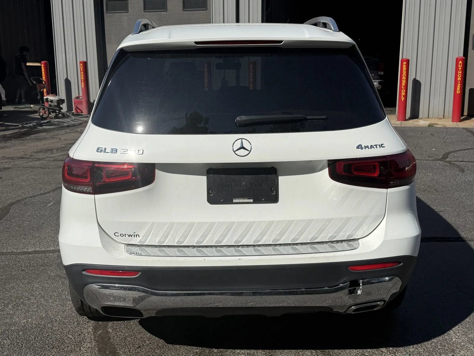 Used 2021 Mercedes-Benz GLB 250 4MATIC image 3