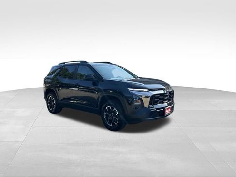 Used 2025 Chevrolet Equinox ACTIV w/ Safety and Technology Package FWD image 8