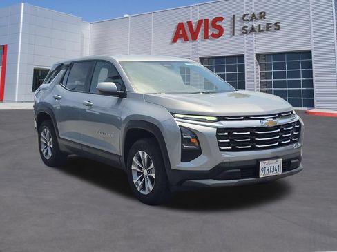 Used 2025 Chevrolet Equinox LT FWD image 3