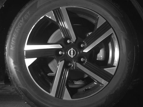 Used 2025 Nissan Sentra SV FWD image 13