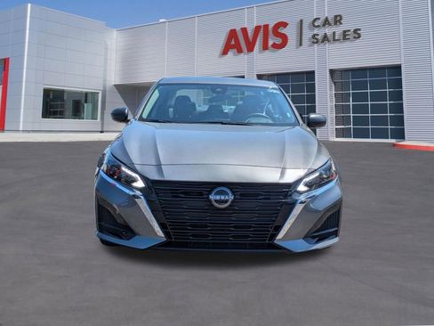 Used 2025 Nissan Altima 2.5 SV image 2