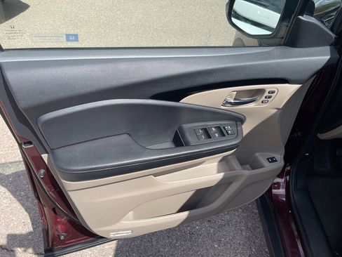 Used 2017 Honda Pilot Touring image 10