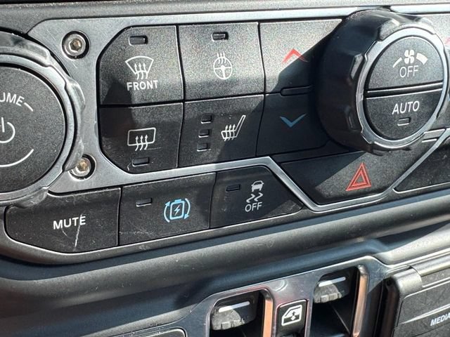 Used 2023 Jeep Wrangler Unlimited Sahara w/ Cold Weather Group AWD/4WD image 29