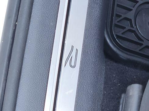 Certified 2022 Volkswagen Tiguan SE R-Line FWD image 29