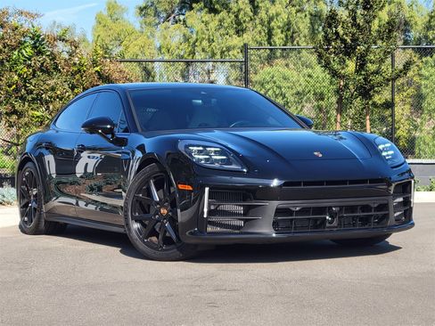 Certified 2024 Porsche Panamera image 9