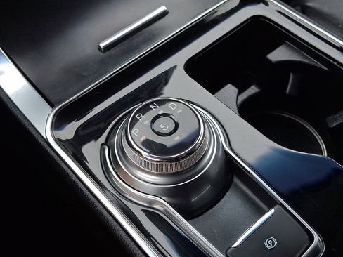 Used 2019 Ford Edge Titanium image 21