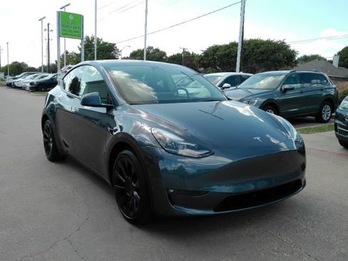 Used 2023 Tesla Model Y AWD image 4