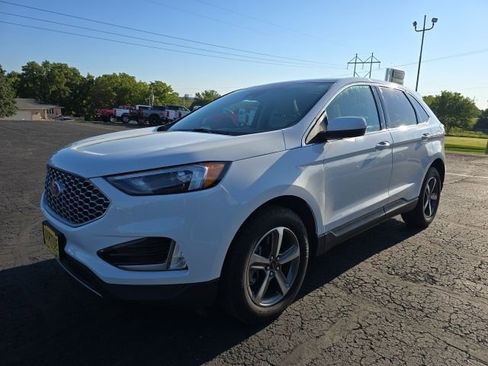 Used 2023 Ford Edge SEL w/ Convenience Package image 3