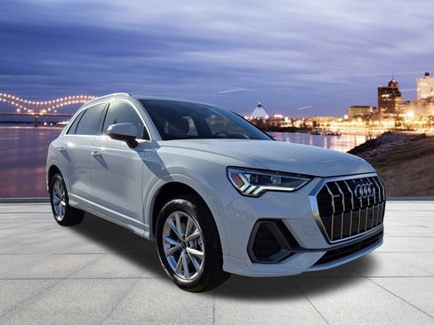 Certified 2025 Audi Q3 2.0T Premium w/ Convenience Package image 4