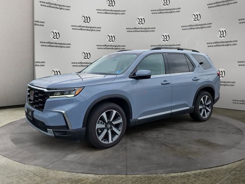 Used 2025 Honda Pilot Touring image 1