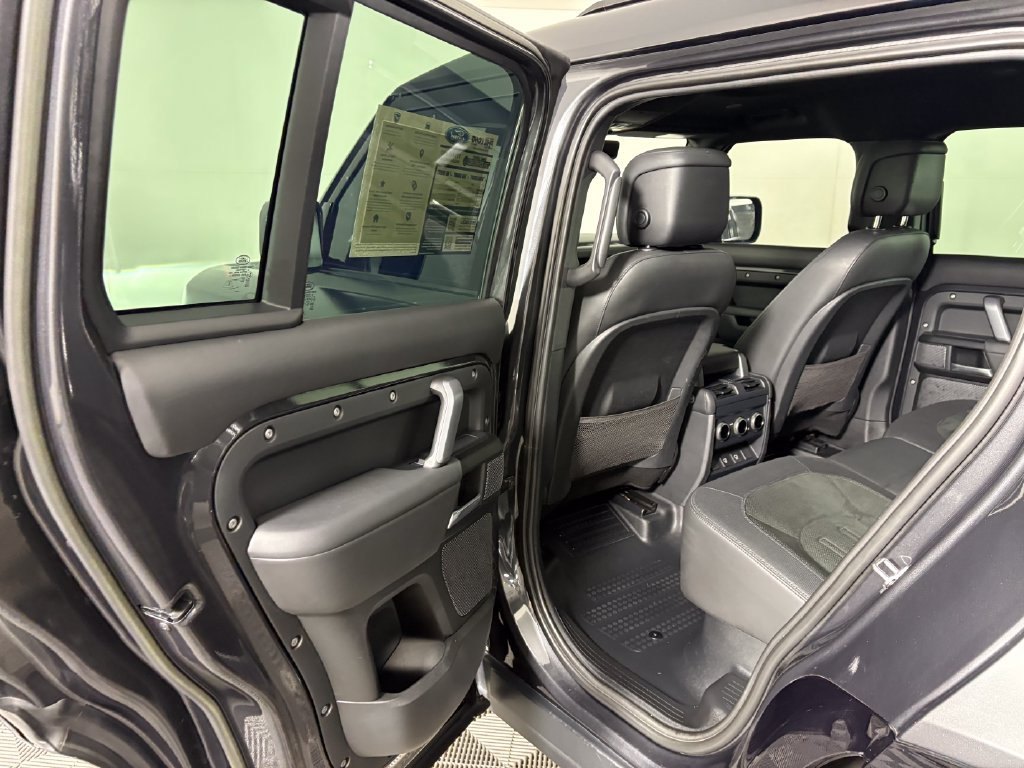 Used 2023 Land Rover Defender 110 AWD/4WD image 27