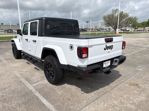 Used 2022 Jeep Gladiator Willys image 3