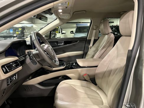 Used 2023 Lincoln Nautilus AWD w/ Premium Package image 10