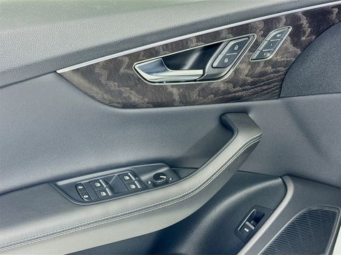 Used 2023 Audi Q8 Prestige image 16