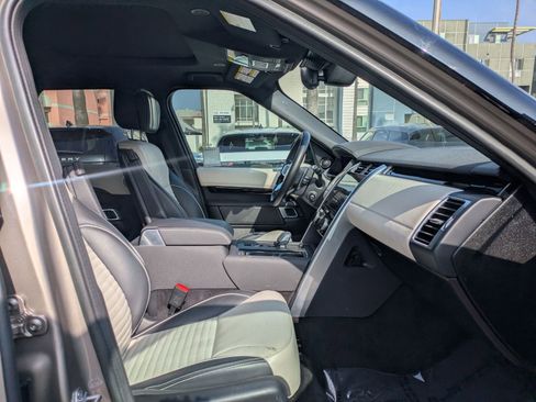 Used 2023 Land Rover Discovery Metropolitan Edition image 30