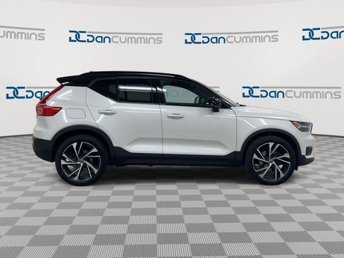 Used 2021 Volvo XC40 T5 R-Design w/ Climate Package image 9