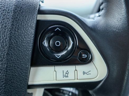 Used 2018 Toyota Prius Four image 12