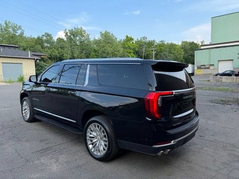 Used 2025 GMC Yukon XL Denali w/ Advanced Technology Package AWD/4WD image 7