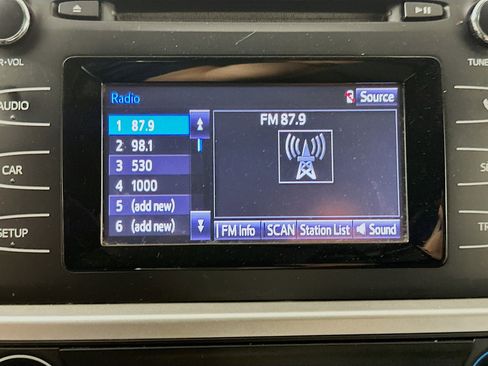 Used 2015 Toyota Highlander LE image 19