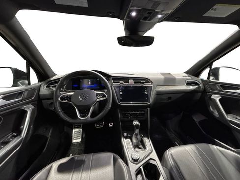 Used 2022 Volkswagen Tiguan SE R-Line image 18
