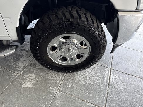 Used 2024 RAM 2500 Tradesman w/ Chrome Appearance Group AWD/4WD image 12