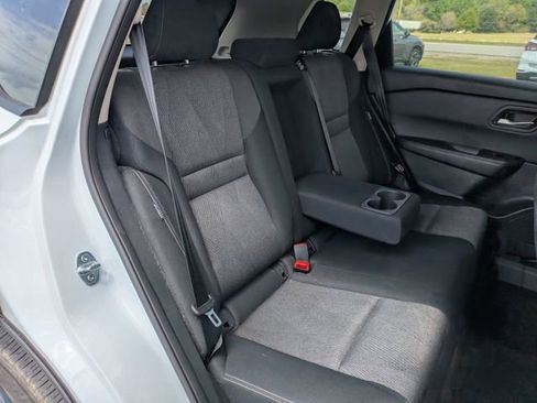 Used 2024 Nissan Rogue SV image 30