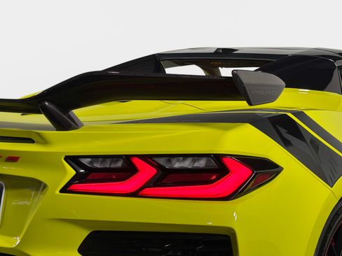 Used 2023 Chevrolet Corvette Z06 w/ Z07 Performance Package RWD image 11
