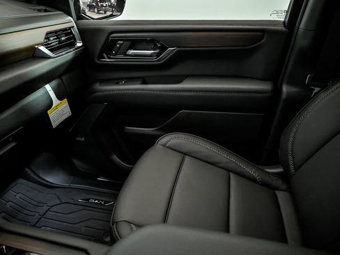 New 2026 GMC Yukon Denali w/ Denali Reserve Package AWD/4WD image 19