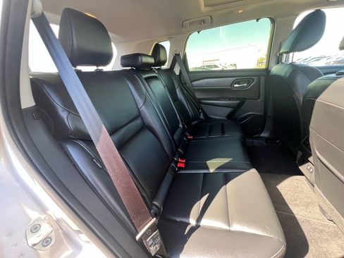 Used 2024 Nissan Rogue SL w/ SL Premium Package image 17