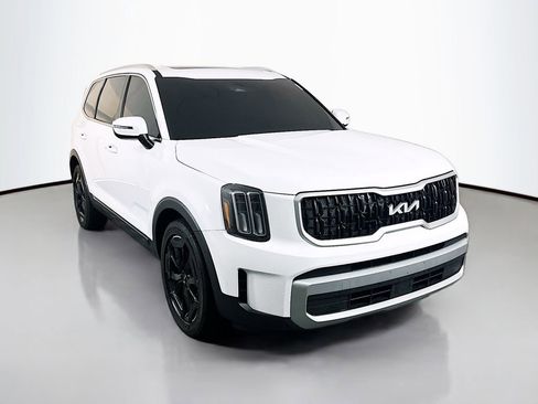 Used 2024 Kia Telluride EX w/ EX Captain's Chair Package image 1