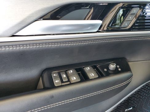 New 2026 Jeep Grand Wagoneer Limited AWD/4WD image 17