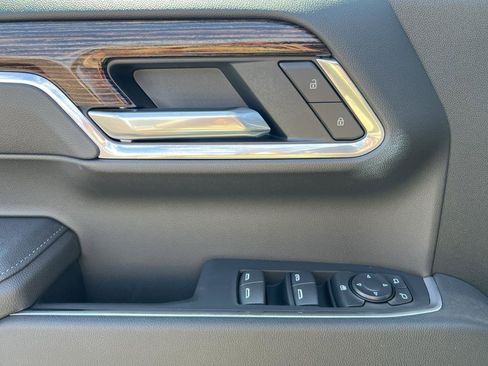 New 2025 GMC Sierra 1500 Elevation image 17