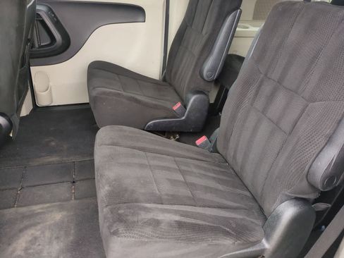 Used 2013 Dodge Grand Caravan SXT image 19