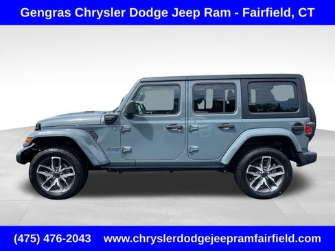 Used 2024 Jeep Wrangler Unlimited w/ Convenience Group AWD/4WD image 4